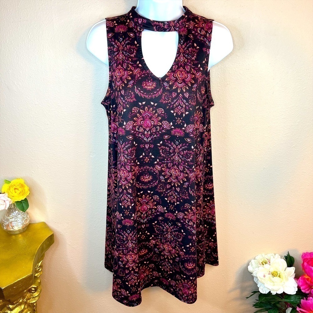 M Mudd Brand Sleeveless Black And Pink Boho Print Shift Dress Keyhole Neckline
